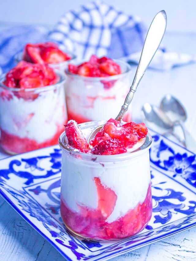Low Carb Strawberry Cheesecake Cups