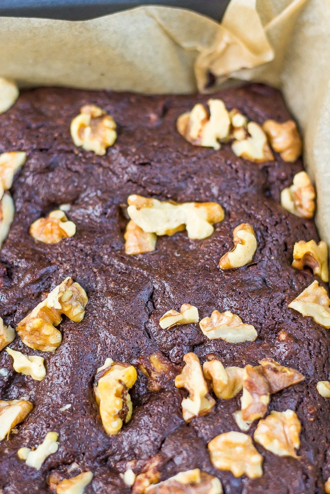 Cake-like Keto Brownies with walnuts are so so so good. Only 2g net carbs per brownie