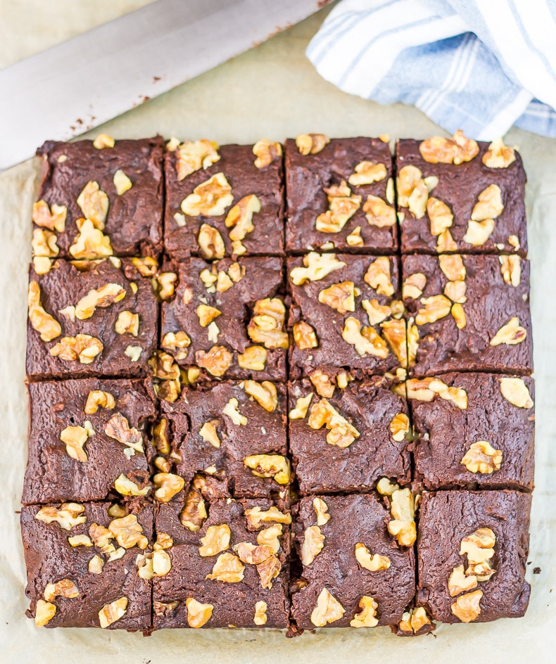 Cake-like Keto Brownies with walnuts are so so so good. Only 2g net carbs per brownie